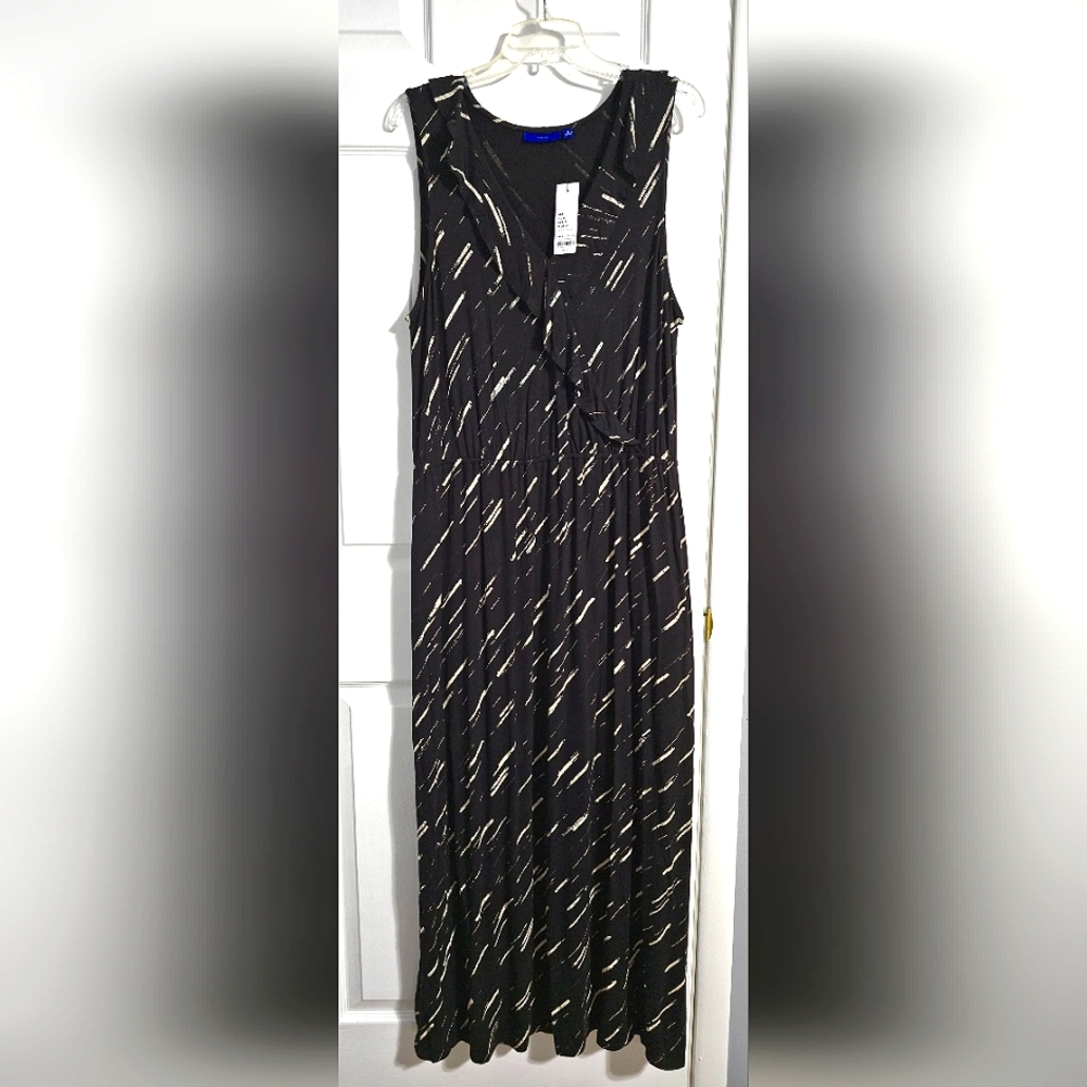 Apt 9 Chic Black and White Maxi Dress with Timeless Elegance